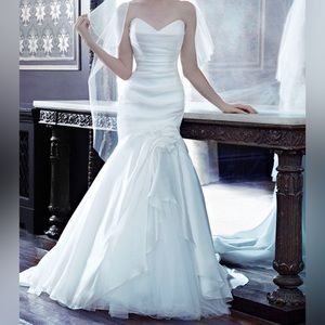 Suzanne Neville Bridal Dress. Diamond Collection-Beautiful.